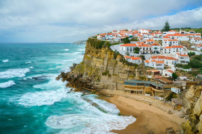 azenhas-do-mar-sintra-portugal-coastal-town-PJVA9PS-o070f36latdw28ou720kni3rzj6ywirnpoltaa3gok 