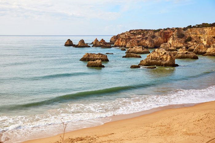 beach-of-algarve-P4NWDAV-o070f529ohggpgm3w2ttshmp6axpbwz4dxws8u0oc4 