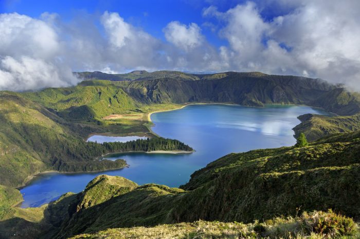 lagoa-do-fogo-and-green-valley-on-san-miguel-PZZYUMD-o070fckz75qracb6o62ucfqdxdwn1hsz2z4o31piyc 