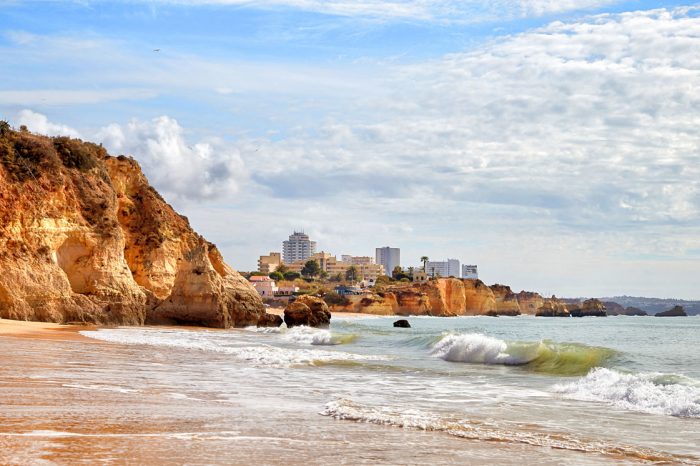 portimao-beach-in-algarve-portugal-PAN3EKB-o070fqok1oa24hqpdu68vu6au5z58ycy4wwya74md0 