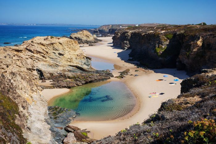 portugal-coast-P8U99YT-o070fx9fdij2drh5bf0mvaiizv2pqu32hthcn4uv5g 